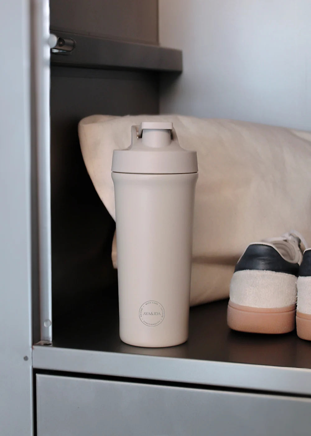 AYA and IDA - shaker bottle - 750ml